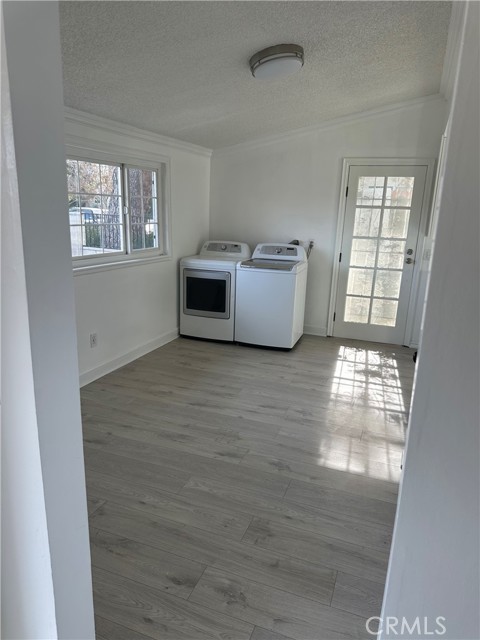 Detail Gallery Image 9 of 10 For 9511 Hayvenhurst Aly, Northridge,  CA 91343 - 4 Beds | 2 Baths