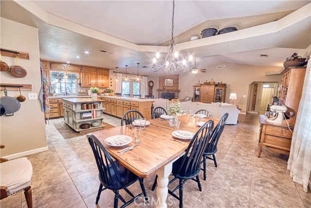 Detail Gallery Image 7 of 32 For 22052 Melrose Ct, Madera,  CA 93638 - 3 Beds | 2/1 Baths