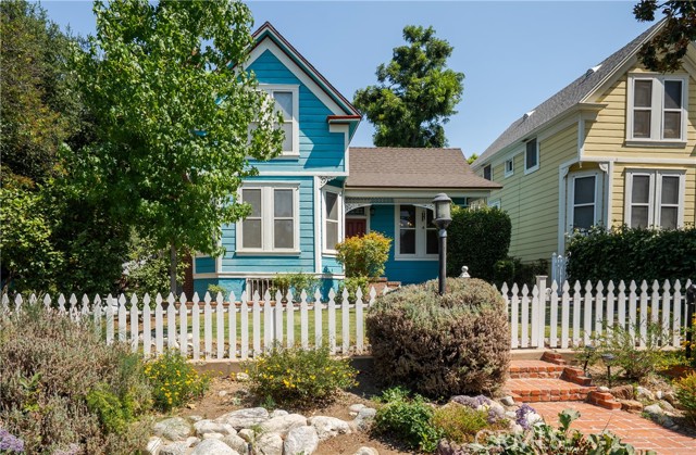 211 E Virginia Avenue, Glendora CA: https://media.crmls.org/medias/d3254f66-7f85-4762-baf8-7987591992db.jpg