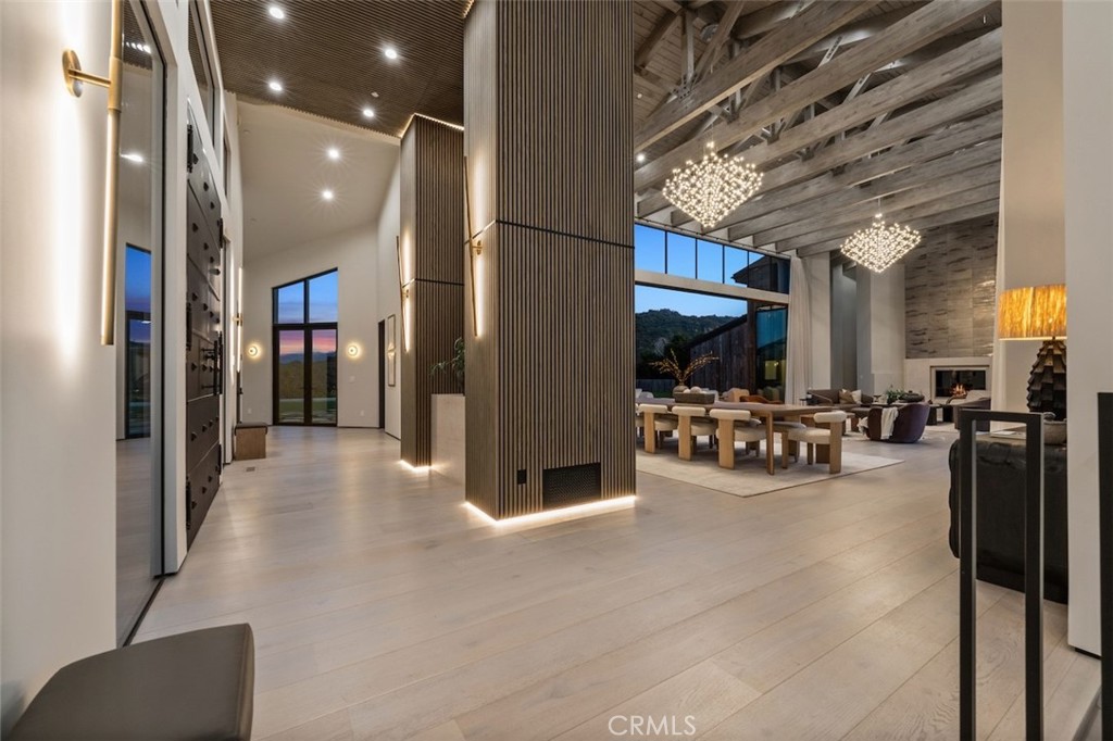https://media.crmls.org/medias/d325d521-f765-4878-964b-11bf63cf16d2.jpg?preset=X-Large