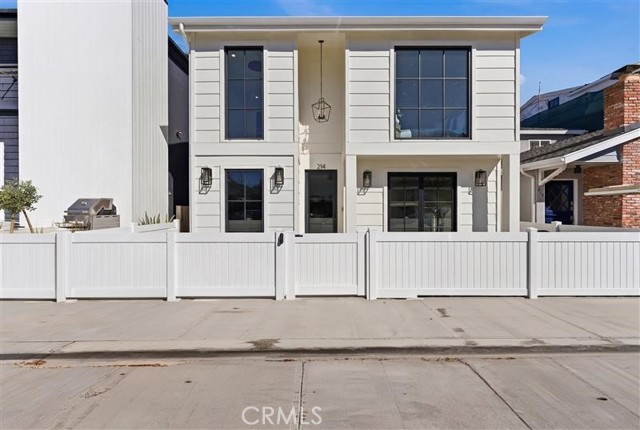 Detail Gallery Image 13 of 13 For 214 Abalone Ave, Newport Beach,  CA 92662 - 4 Beds | 4/1 Baths