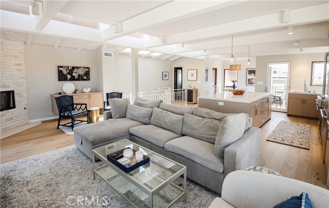 221 36th Street, Manhattan Beach, California 90266, 3 Bedrooms Bedrooms, ,3 BathroomsBathrooms,Residential,Sold,36th,SB22069794