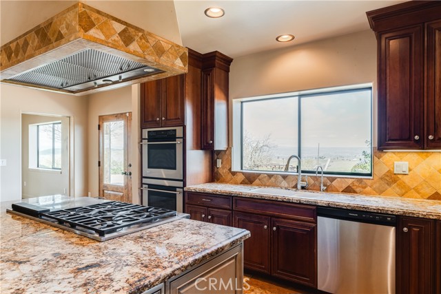 Detail Gallery Image 14 of 75 For 3230 Nacimiento Lake Dr, Paso Robles,  CA 93446 - 7 Beds | 3/1 Baths