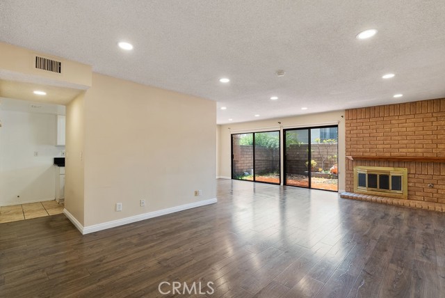Detail Gallery Image 7 of 34 For 1432 E Foothill Bld, Glendora,  CA 91741 - 2 Beds | 2/1 Baths