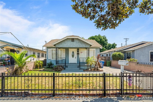 122 E 83rd Street, Los Angeles CA: https://media.crmls.org/medias/d328d3c9-d989-48a1-8965-074904dbb5ee.jpg