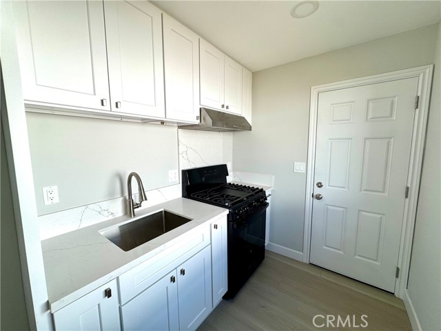 Detail Gallery Image 6 of 8 For 409 E Lemon Ave, Glendora,  CA 91740 - 2 Beds | 2 Baths