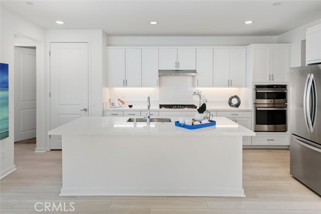 Detail Gallery Image 13 of 39 For 17806 Top Court, Canyon Country,  CA 91350 - 2 Beds | 2 Baths