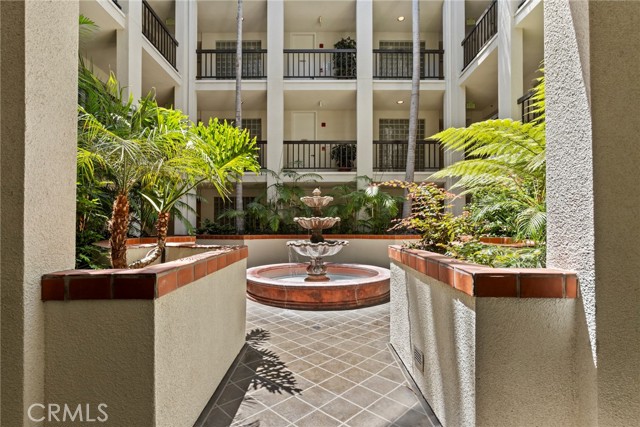 2122 Century Park Lane, Los Angeles CA: https://media.crmls.org/medias/d32a0471-2713-4350-aa7f-3ab5a456cf98.jpg