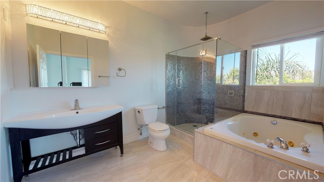 22500 N Summit Ridge Circle, Chatsworth CA: https://media.crmls.org/medias/d32affc6-bc1d-482e-9b6c-a3b9b936058f.jpg
