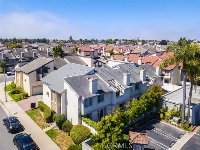 Detail Gallery Image 2 of 25 For 17081 Green Ln, Huntington Beach,  CA 92649 - – Beds | – Baths