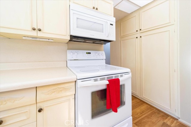 1561 Sandlewood Drive, Hemet CA: https://media.crmls.org/medias/d32bb570-19f0-4931-acb6-97a0c78d6c5b.jpg