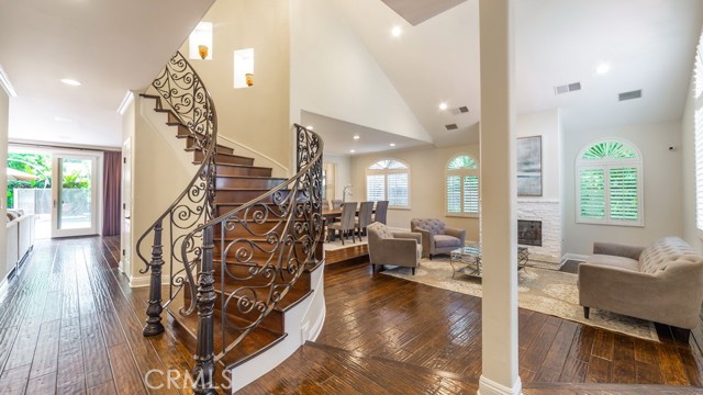 Detail Gallery Image 15 of 61 For 4461 Stern Ave, Sherman Oaks,  CA 91423 - 5 Beds | 4/1 Baths