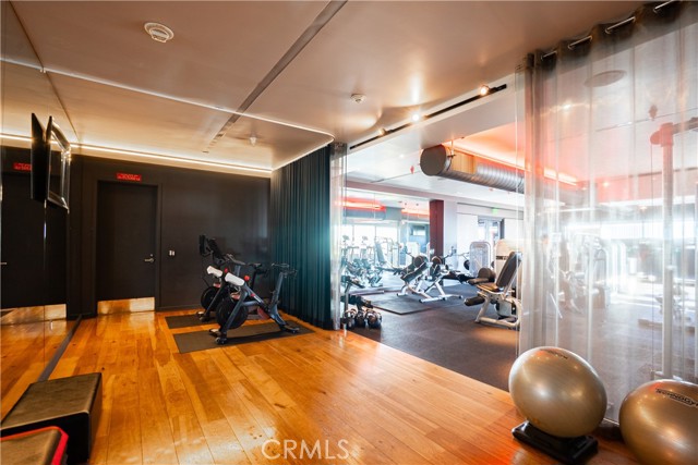 6250 Hollywood Boulevard, Los Angeles CA: https://media.crmls.org/medias/d32c9cc5-af92-4dc9-80c7-8233fecfc525.jpg
