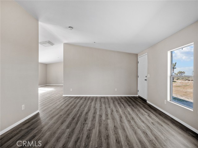 Detail Gallery Image 7 of 26 For 3168 Mcmillan, Phelan,  CA 92371 - 3 Beds | 2 Baths