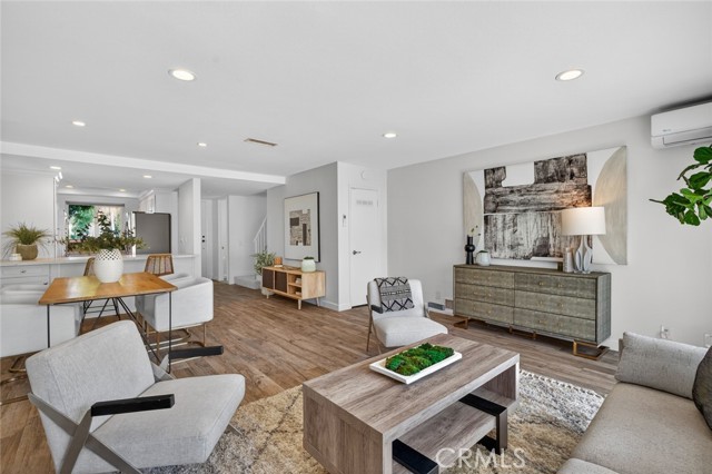 Detail Gallery Image 8 of 33 For 1074 Buckingham, Newport Beach,  CA 92660 - 2 Beds | 2/1 Baths