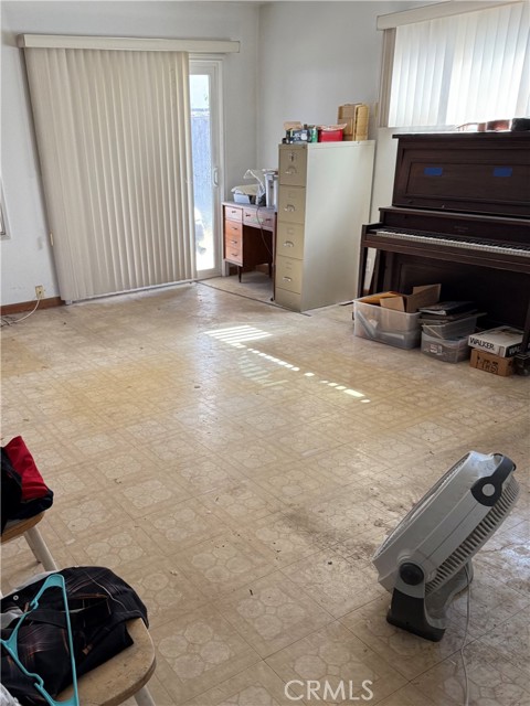 Detail Gallery Image 5 of 7 For 3806 E Arabella, Long Beach,  CA 90805 - 3 Beds | 3 Baths