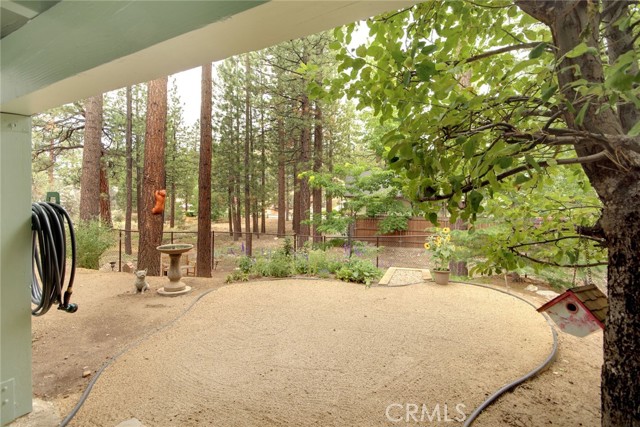 Detail Gallery Image 3 of 42 For 42716 Juniper Dr, Big Bear Lake,  CA 92315 - 4 Beds | 2 Baths