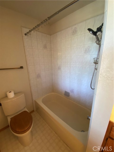 19232 N Shore Court, Hidden Valley Lake CA: https://media.crmls.org/medias/d330570b-e00d-4f4b-9d9f-c657c6688977.jpg