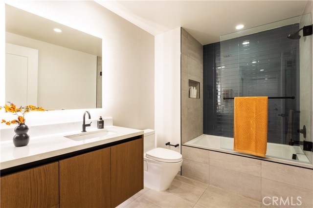 Detail Gallery Image 10 of 34 For 1333 S Orange Grove Ave #109,  Los Angeles,  CA 90019 - 2 Beds | 2 Baths