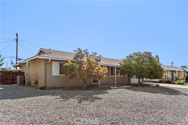 Detail Gallery Image 14 of 20 For 504 Pebble Beach Dr, Bakersfield,  CA 93309 - 2 Beds | 1 Baths