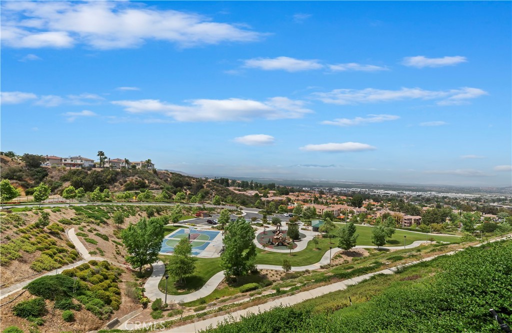 https://media.crmls.org/medias/d331e530-952f-43d9-97c1-0f4553ae4516.jpg?preset=X-Large