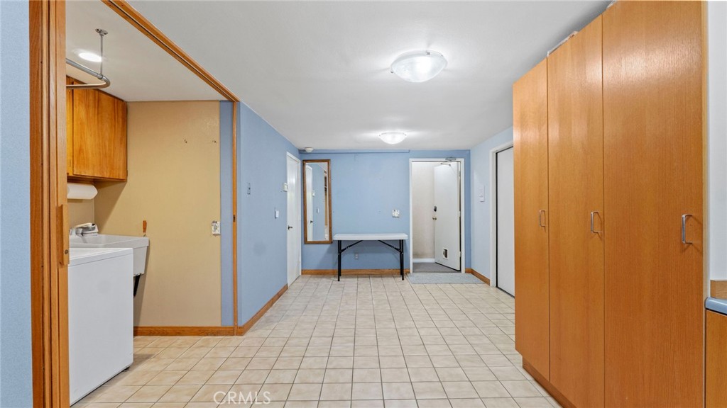 https://media.crmls.org/medias/d3329e22-4987-4a26-841a-8d612e22aef3.jpg?preset=X-Large