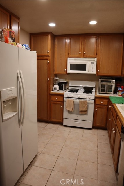 Detail Gallery Image 9 of 25 For 12422 Highgate Ave, Victorville,  CA 92395 - 2 Beds | 2 Baths