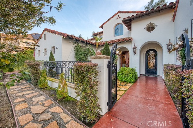 Detail Gallery Image 7 of 75 For 1387 E Carlyle Way, Fresno,  CA 93730 - 4 Beds | 4/1 Baths