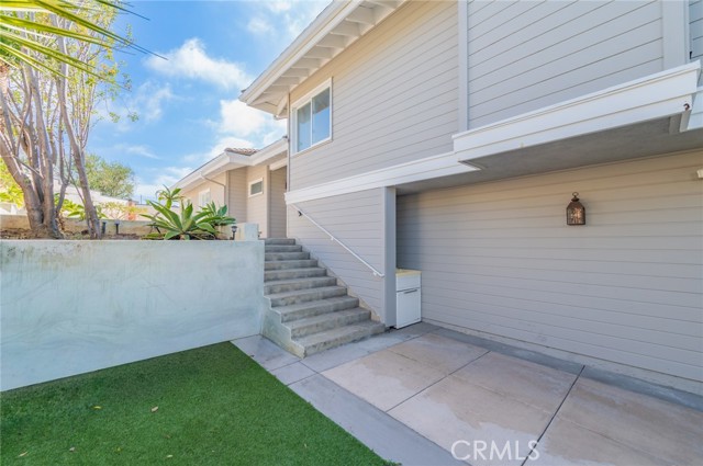 Detail Gallery Image 2 of 39 For 820 Gardenia, Corona Del Mar,  CA 92625 - 2 Beds | 2 Baths