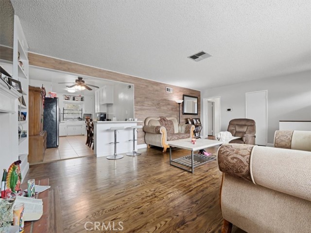 17962 Merrill Avenue, Fontana CA: https://media.crmls.org/medias/d3336197-c266-4a1d-96ff-9e4624d9ac28.jpg