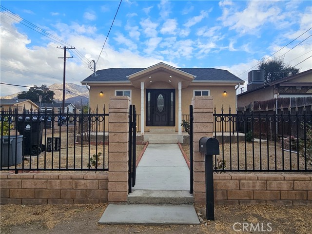 10558 Langmuir Avenue, Sunland CA: https://media.crmls.org/medias/d3342da8-e3aa-42cc-88ab-822ca4cd2b8d.jpg