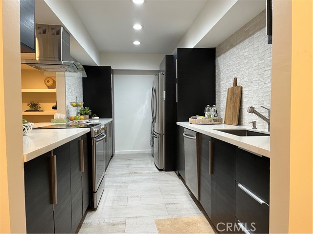 Detail Gallery Image 2 of 19 For 1025 N Kings Rd #105,  West Hollywood,  CA 90069 - 1 Beds | 1/1 Baths