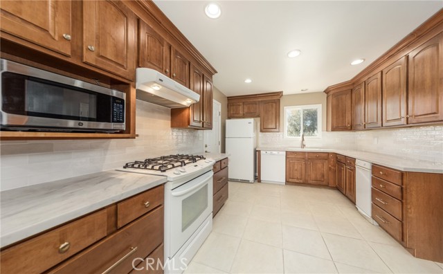 Detail Gallery Image 4 of 22 For 1309 Stillman Ave, Redlands,  CA 92374 - 4 Beds | 2 Baths