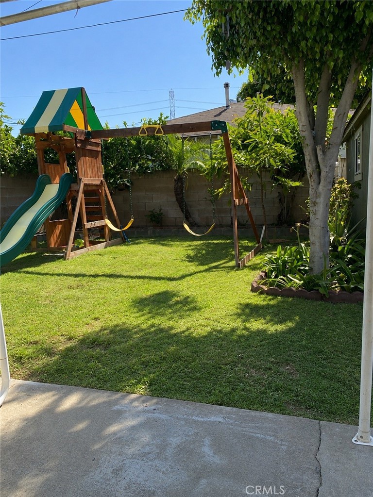 https://media.crmls.org/medias/d334b436-2031-488f-88d4-d741be10d9f7.jpg?preset=X-Large