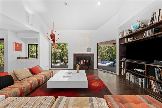 24865 Long Valley Road, Hidden Hills CA: https://media.crmls.org/medias/d335077a-5e81-43f0-a9d3-9ee80438b83a.jpg
