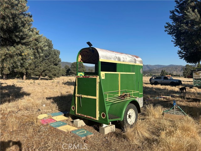 16469 Curtis Trail, Frazier Park CA: https://media.crmls.org/medias/d33533f8-6b6d-4022-ac8e-c85d6b0ac36d.jpg
