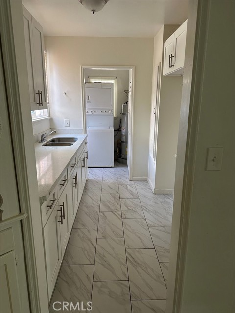 Detail Gallery Image 5 of 13 For 429 E Valencia, Burbank,  CA 91501 - 1 Beds | 1 Baths