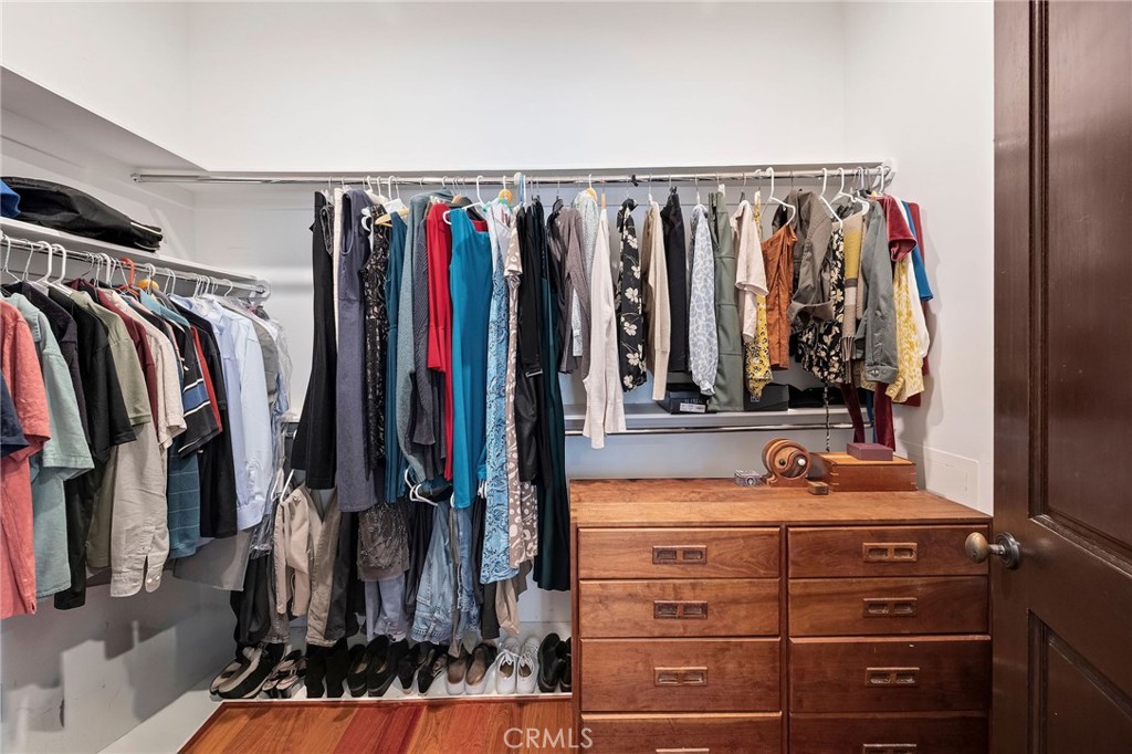 https://media.crmls.org/medias/d3360c22-ff64-4740-a24d-3d1c75041477.jpg?preset=X-Large