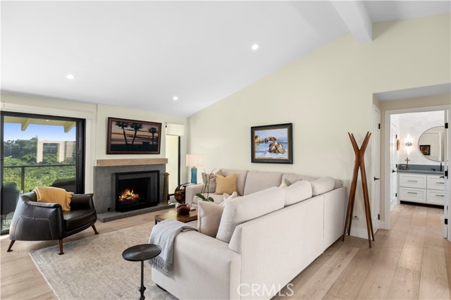 Detail Gallery Image 6 of 36 For 659 Vista Bonita, Newport Beach,  CA 92660 - 2 Beds | 2/1 Baths