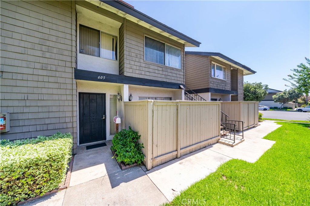 605 W Dunton Avenue 15, Orange, CA 92865