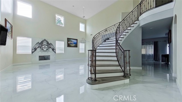 Detail Gallery Image 5 of 45 For 6937 Kian Ct, Van Nuys,  CA 91406 - 4 Beds | 3 Baths