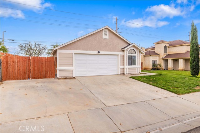 Detail Gallery Image 3 of 31 For 3824 Balmont St, Lancaster,  CA 93536 - 4 Beds | 2 Baths