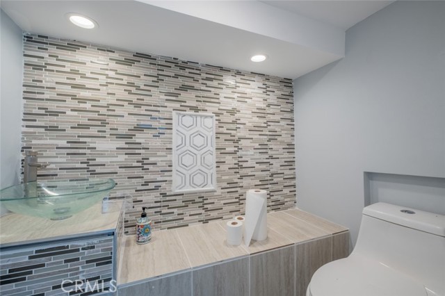 Detail Gallery Image 17 of 38 For 6436 Day St, Tujunga,  CA 91042 - 5 Beds | 4 Baths