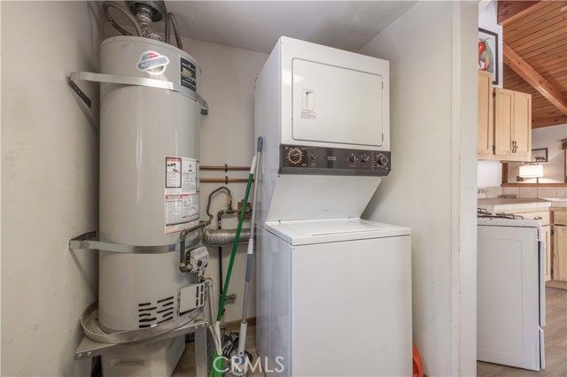 941 Anita Avenue, Big Bear City CA: https://media.crmls.org/medias/d3387489-f860-4b59-9ec8-e4988462bab9.jpg