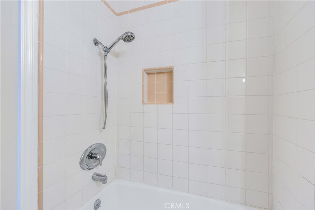 https://media.crmls.org/medias/d3396e7d-1e31-46f6-a443-eaca04a53f8f.jpg?preset=X-Large