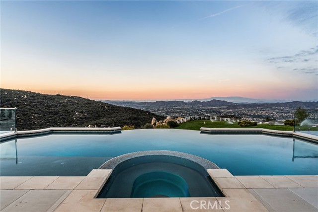 Detail Gallery Image 13 of 69 For 37730 via Baya, Murrieta,  CA 92562 - 7 Beds | 7/2 Baths