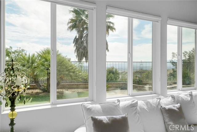 Detail Gallery Image 9 of 46 For 24306 via La Casa, Valencia,  CA 91354 - 4 Beds | 3 Baths