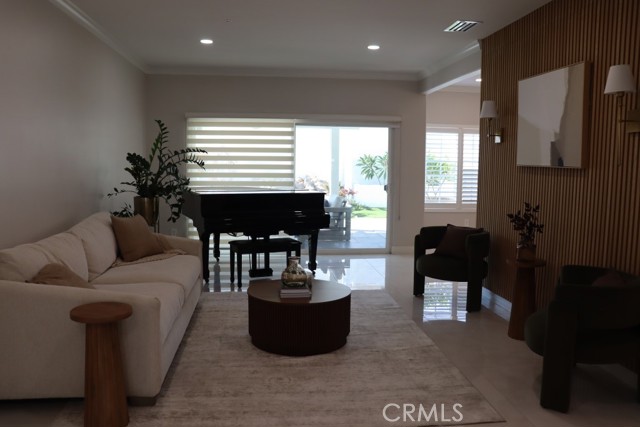 Detail Gallery Image 15 of 69 For 9103 Wystone Ave, Northridge,  CA 91324 - 4 Beds | 3 Baths