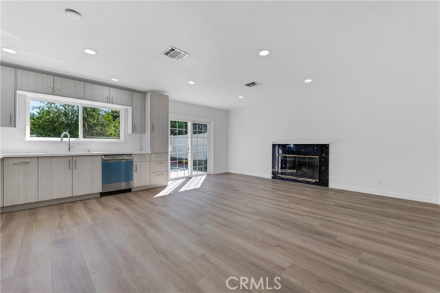 17706 Collins Street photo 8