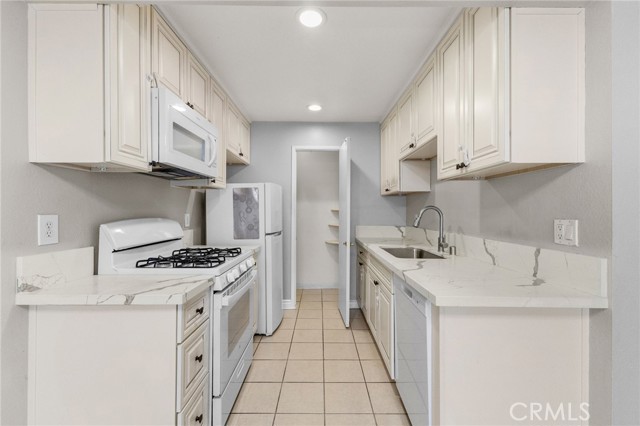 1310 Brentwood Circle, Corona CA: https://media.crmls.org/medias/d33b26d9-316a-4fc2-a319-0981dcecfd85.jpg